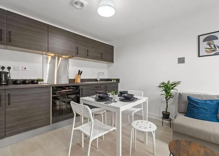 Modern 2-Bed House 10-Min To Leeds City Centre